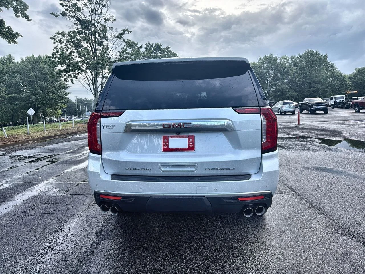 Used 2022 White Frost Tricoat GMC Denali image 7