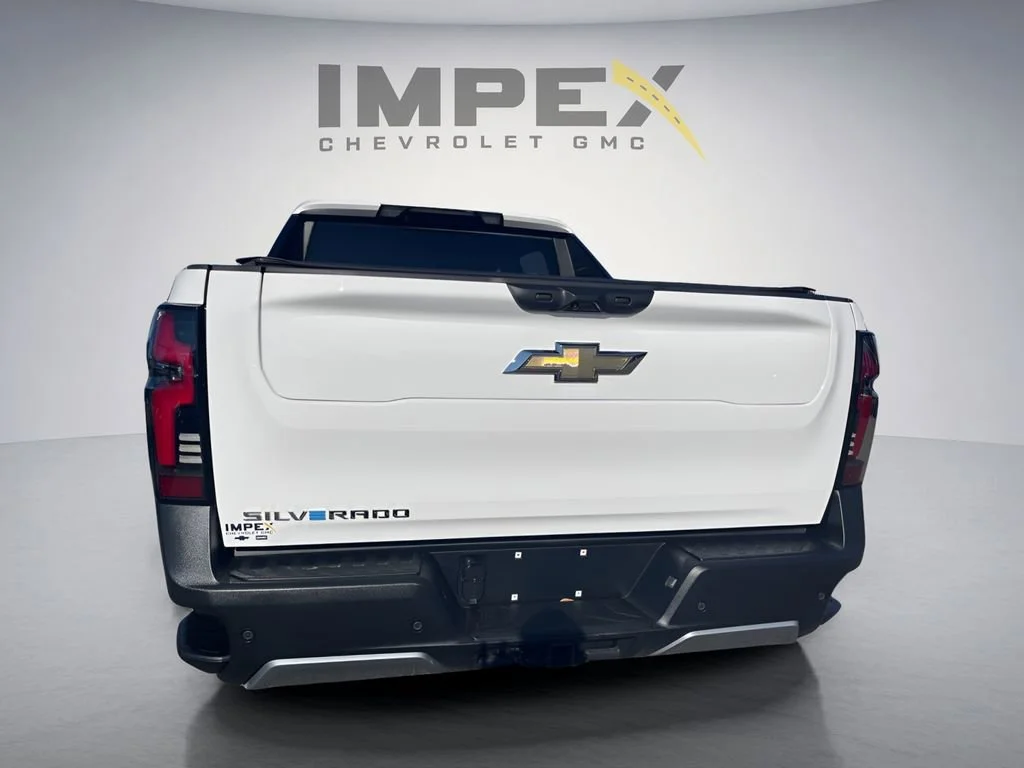 Used 2025 Summit White Chevrolet LT - Extended Range image 5