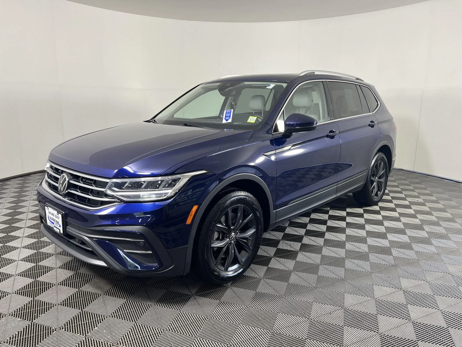 Used 2024 Atlantic Blue Metallic Volkswagen SE image 7