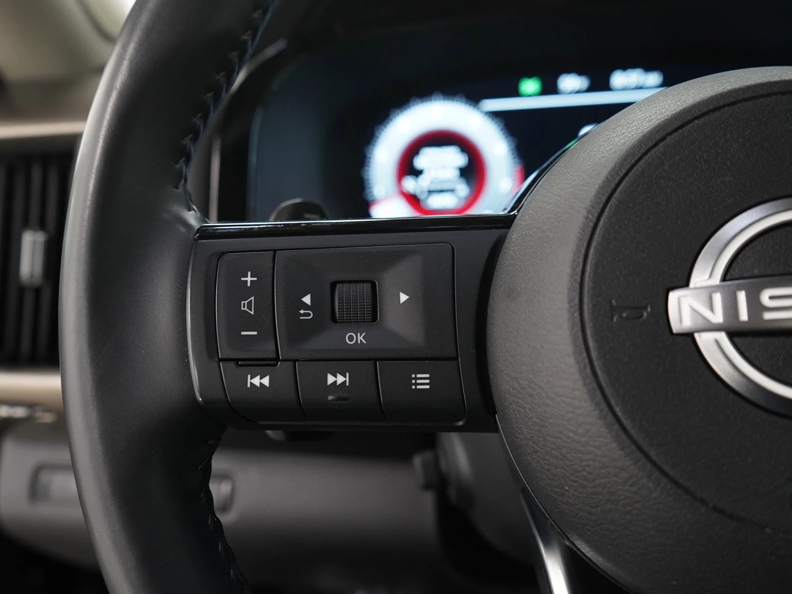 Used 2024 Green Nissan Platinum image 30