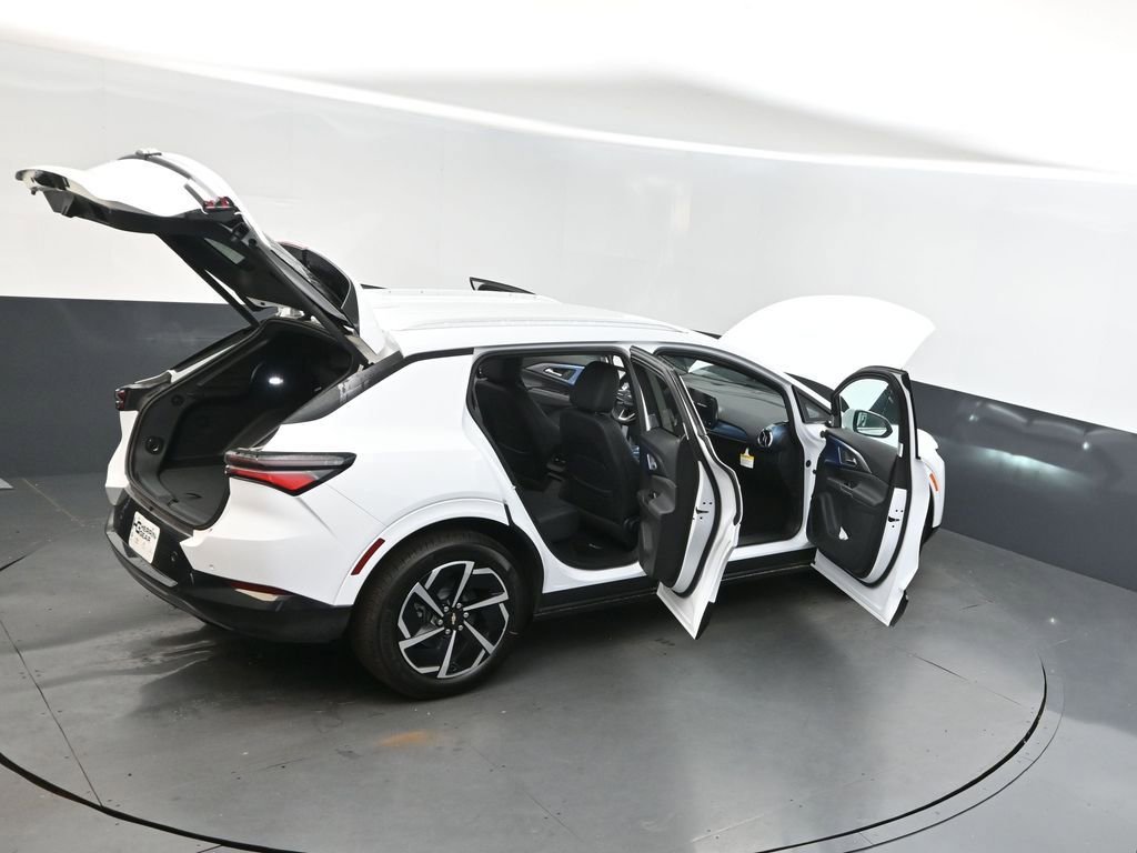 New 2025 Summit White Chevrolet LT image 50