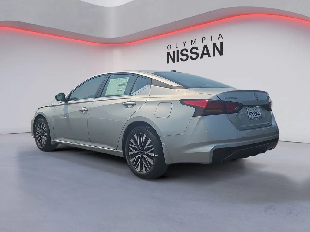 New 2026 Silver Nissan 2.5 SV image 3