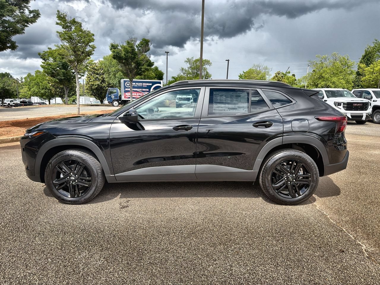 New 2026 Mosaic Black Metallic Chevrolet ACTIV image 5