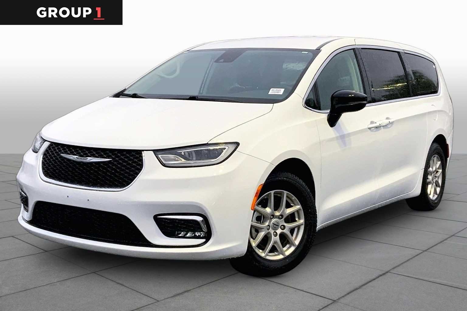 2024 Chrysler Pacifica Touring L's photo