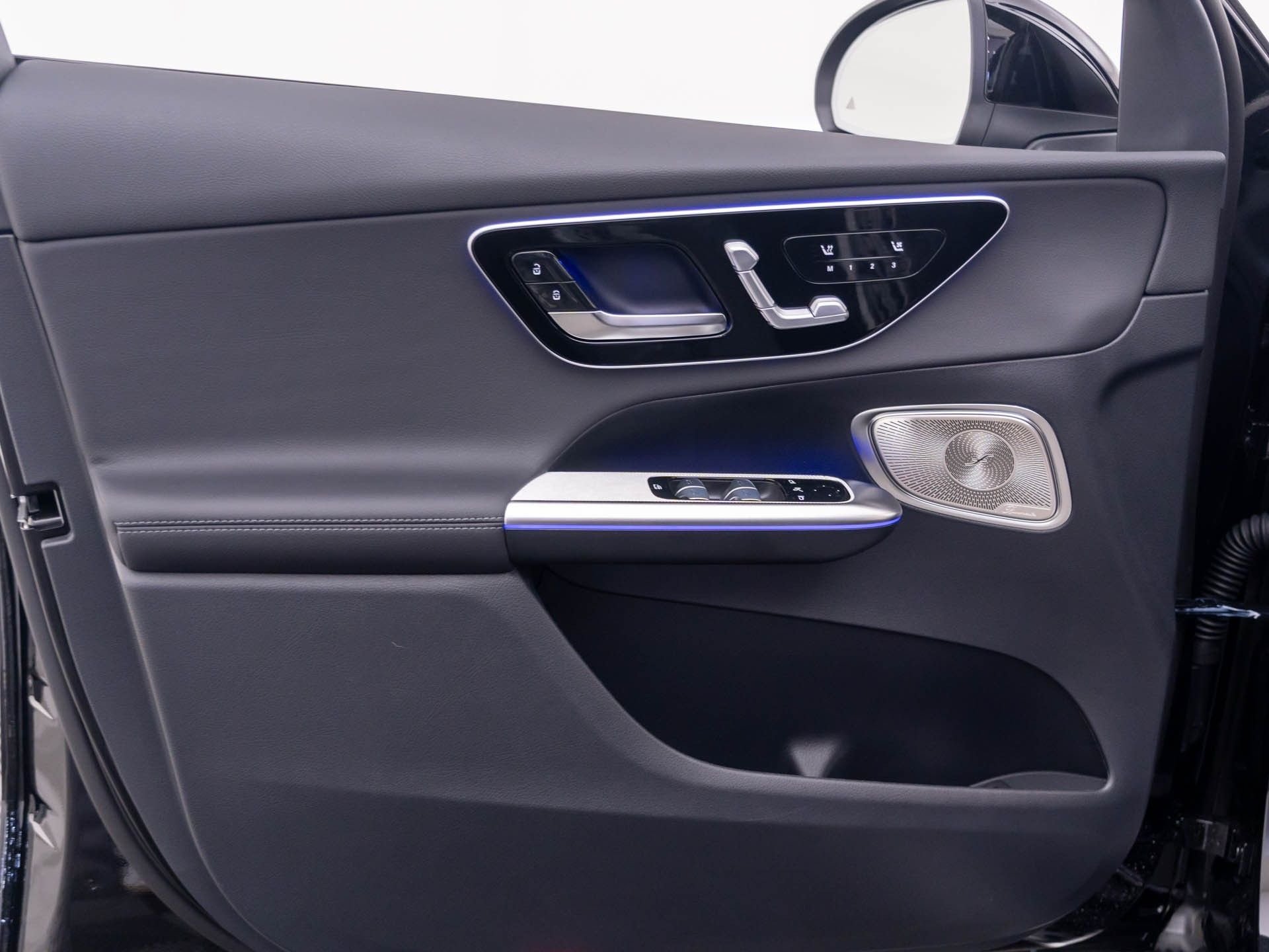 New 2027 Obsidian Black Metallic Mercedes-Benz GLC 300 image 14