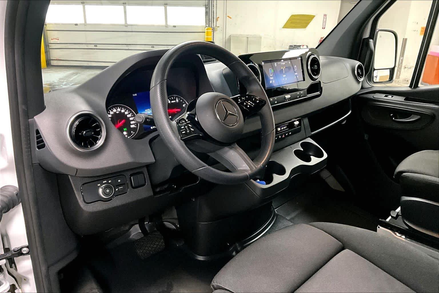 Used 2025 Arctic White Mercedes-Benz  image 18