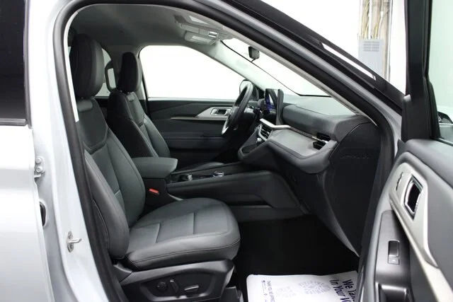 New 2026 Space White Metallic Ford Active image 41