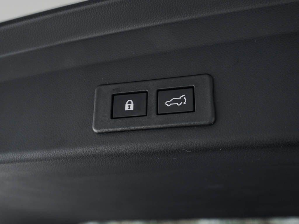 New 2026 CRYSTAL WHITE PEARL Subaru Limited 7-Passenger image 9