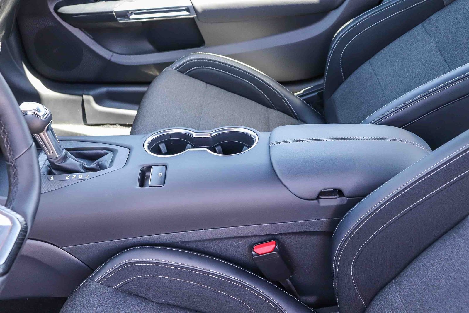 2026 Ford Mustang EcoBoost - Photo 18