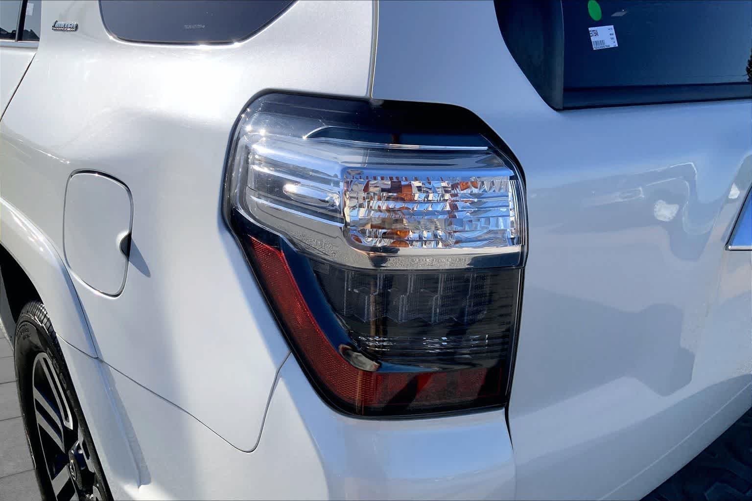 Used 2014 Blizzard Pearl Toyota Limited image 27