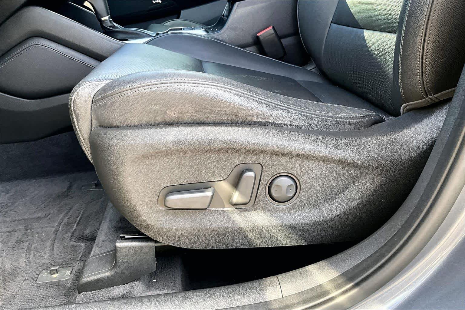 Used 2017 Coliseum Gray Hyundai Limited image 30