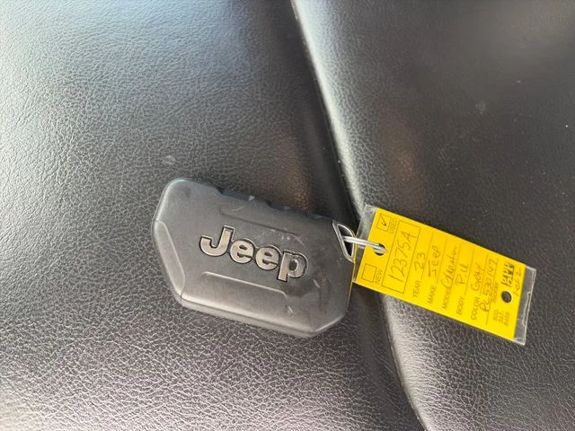 Used 2023 Gray Jeep Rubicon image 28