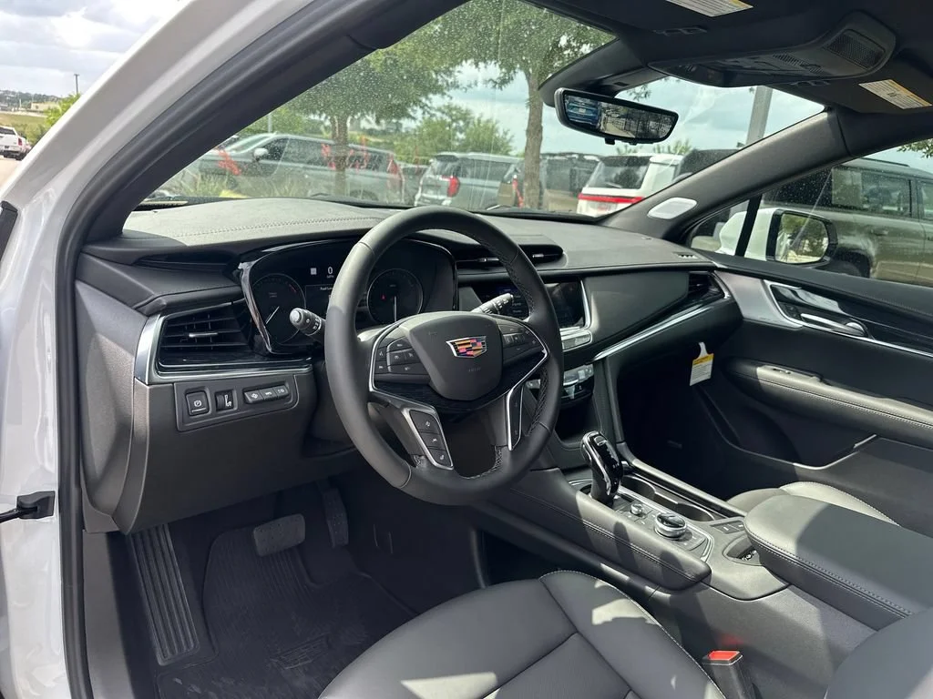 New 2026 Crystal White Tricoat Cadillac Premium Luxury image 28