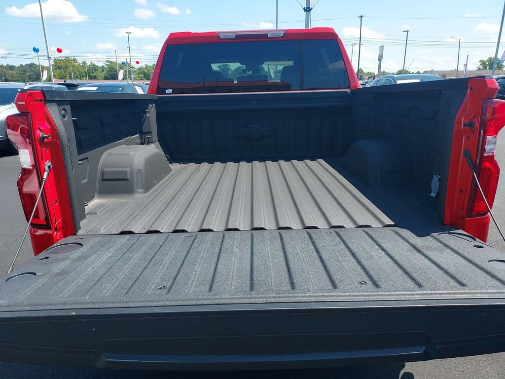 Used 2022 Red Chevrolet RST image 9
