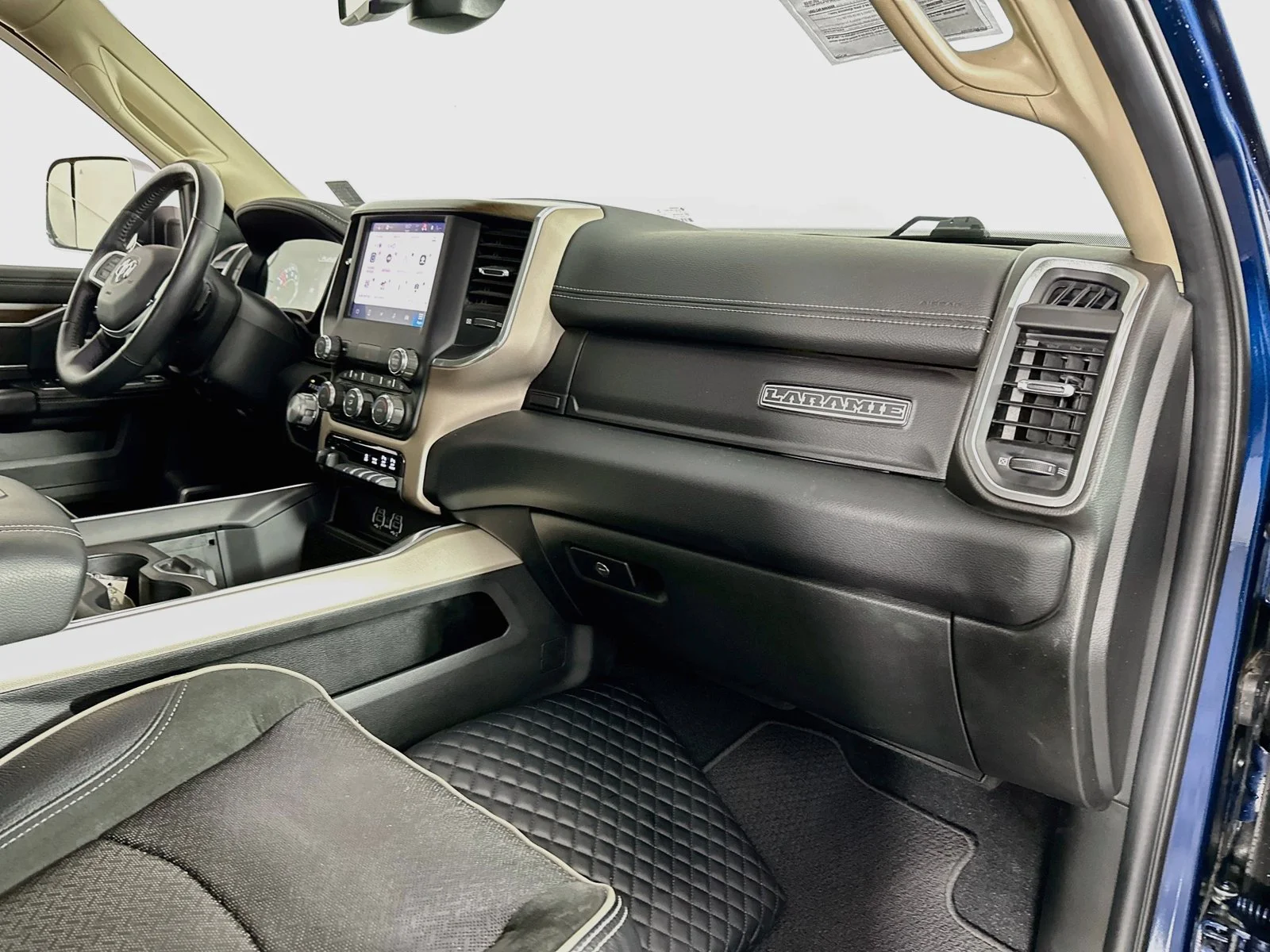 Used 2022 Patriot Blue Pearlcoat Ram Laramie image 29
