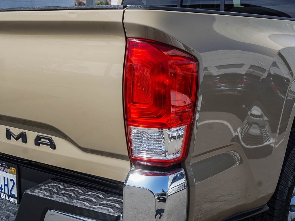 Used 2017  Toyota SR5 image 7
