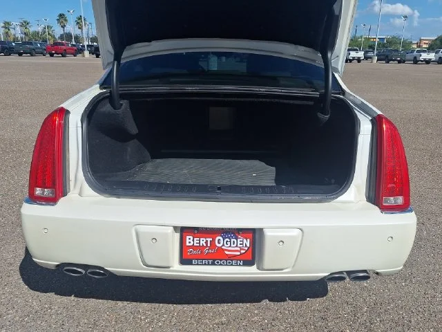 Used 2009 White Cadillac Base image 13