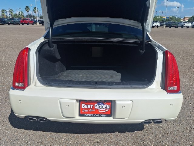 Used 2009 White Cadillac Base image 13