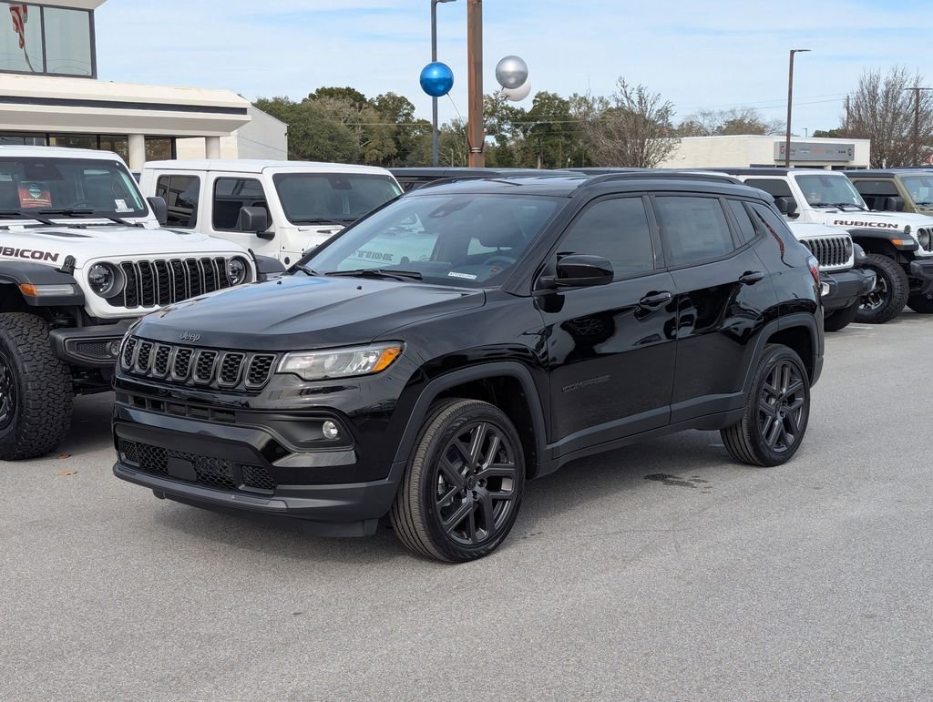 New 2026 Diamond Black Crystal Pearl-Coat Exterior Paint Jeep Latitude image 9