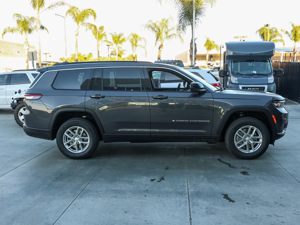 New 2026 Baltic Gray Metallic Clear-Coat Exterior Paint Jeep Laredo image 2