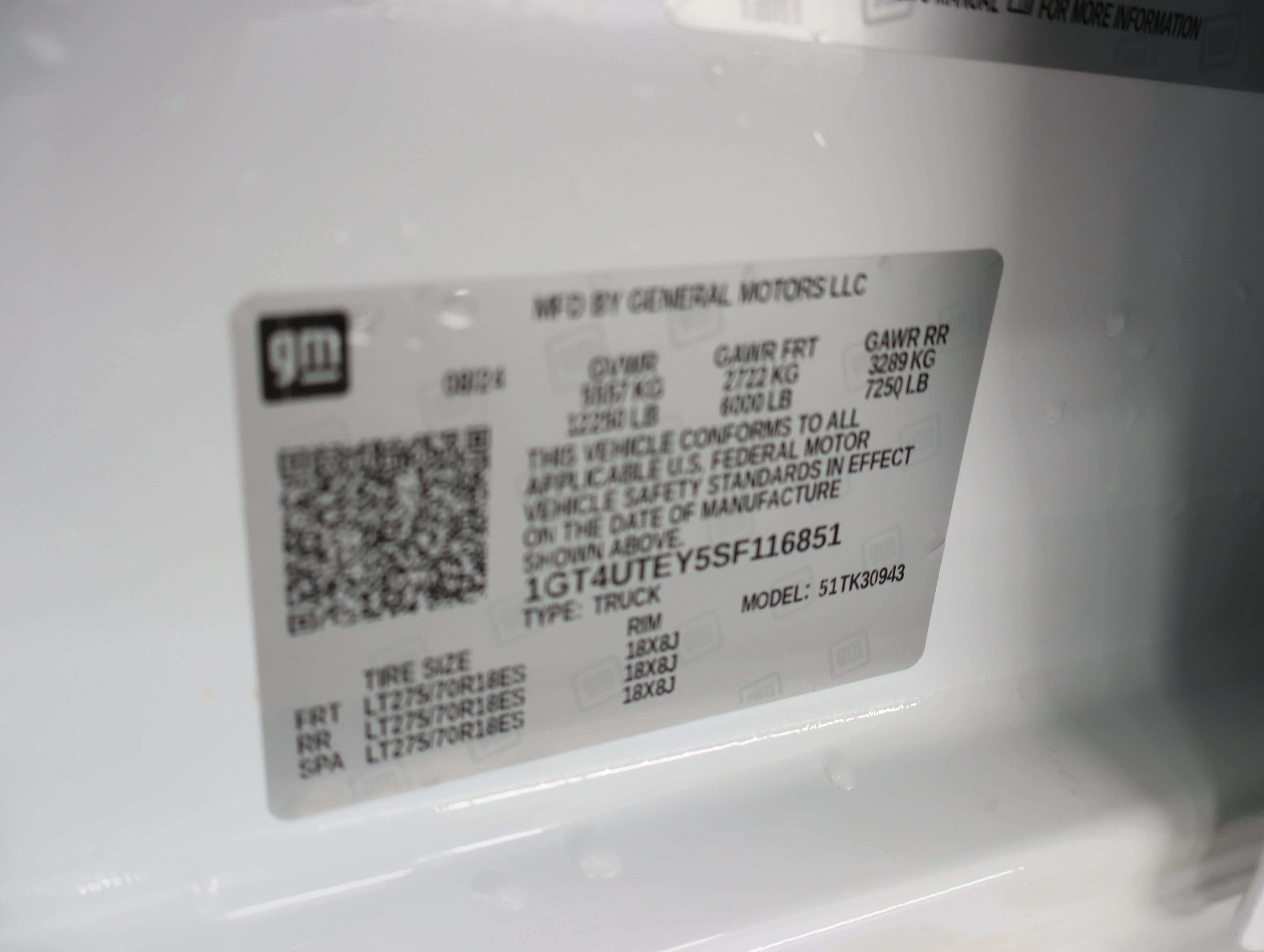 Used 2025 Summit White GMC SLE image 63