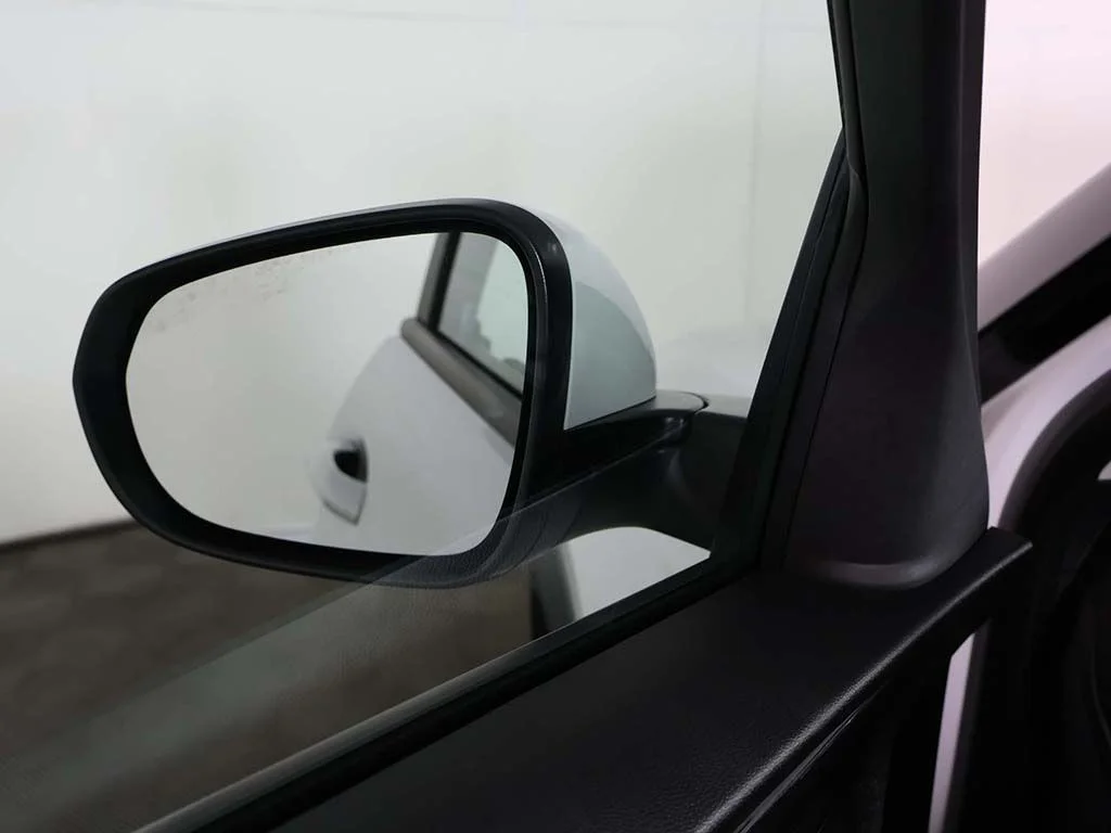 Used 2025 White Chevrolet LT image 32