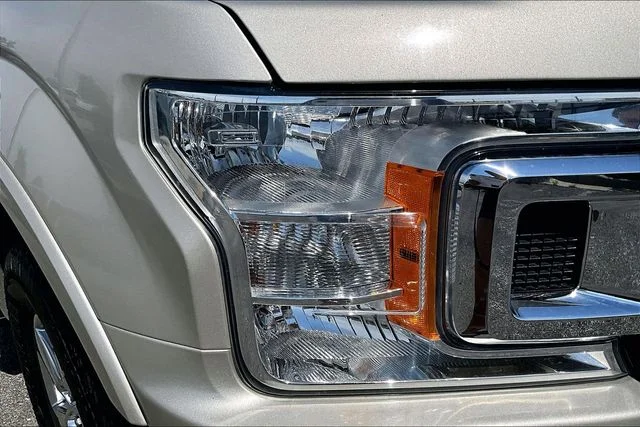 Used 2018 White Gold Ford Lariat image 30
