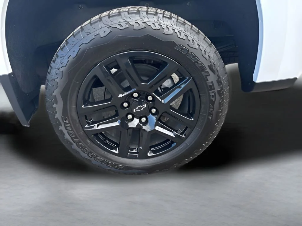 Used 2025 Summit White Chevrolet Custom image 31