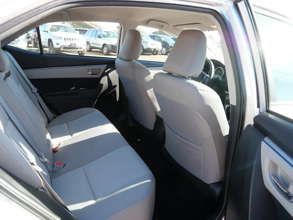 Used 2016 Silver Toyota LE image 13