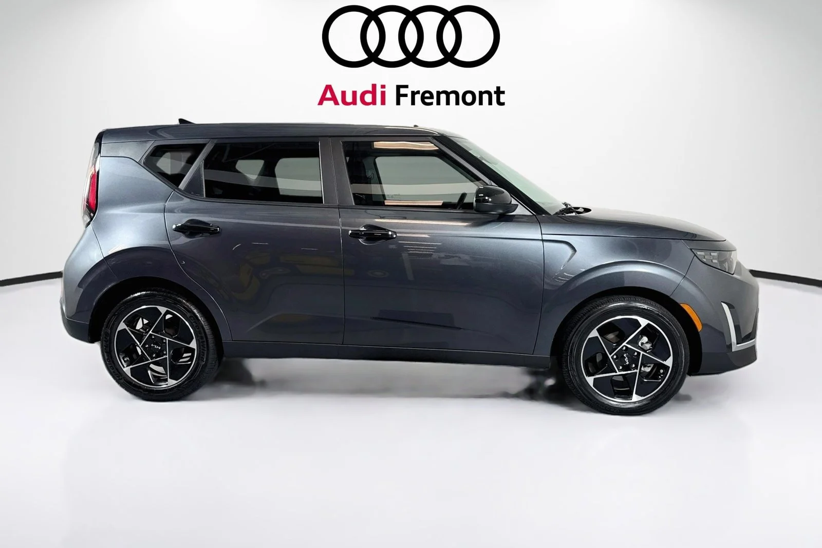 Used 2023 Gravity Gray Kia EX image 4