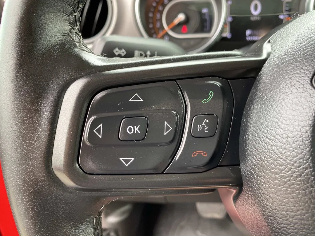 Used 2022 Red Jeep Sport S image 19
