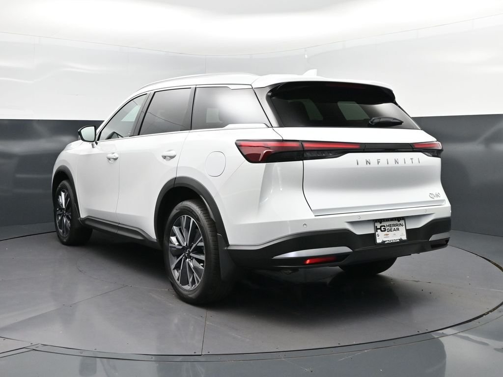 New 2027 RADIANT WHITE INFINITI Luxe FWD image 5