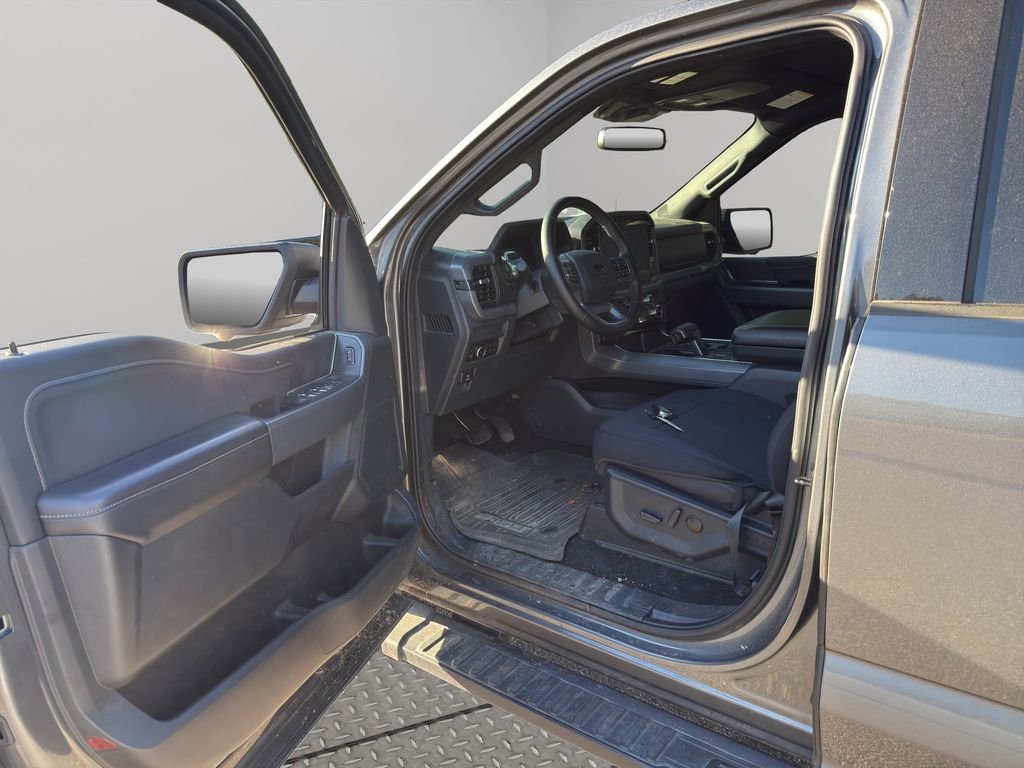 Used 2025 Carbonized Gray Metallic Ford XLT image 6