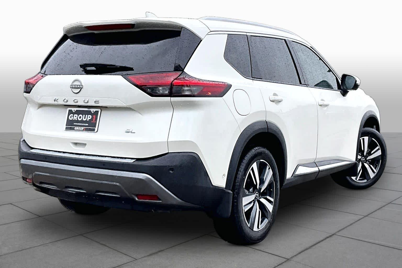 Used 2023 Pearl White Tricoat Nissan SL image 12