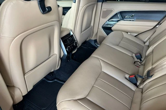 New 2026 Belgravia Green Land Rover SE image 11
