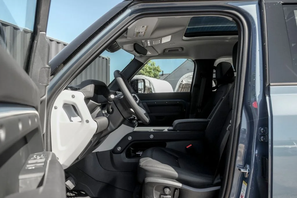 New 2026 Tasman Blue Land Rover S image 10