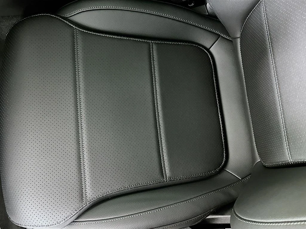 Used 2026 Black Mercedes-Benz GLC 300 image 19