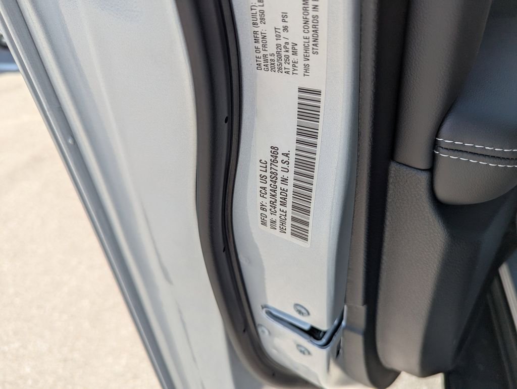 New 2025 Silver Zynith Exterior Paint Jeep Altitude X image 44