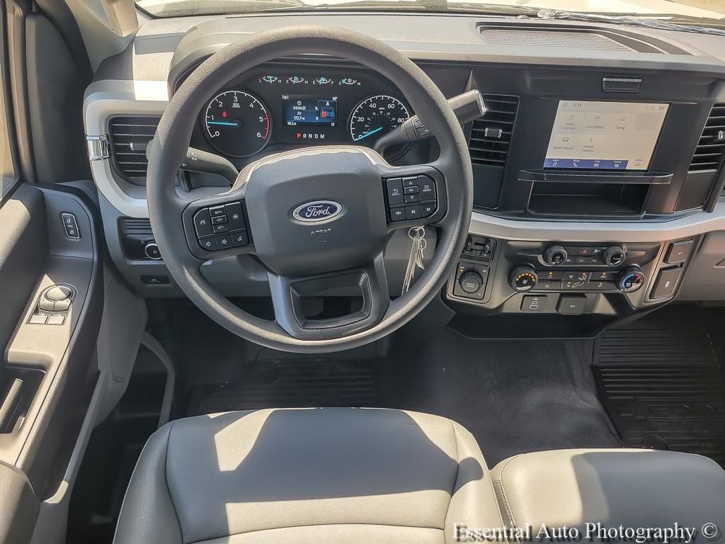 New 2025 Oxford White Ford F-450® XL image 9