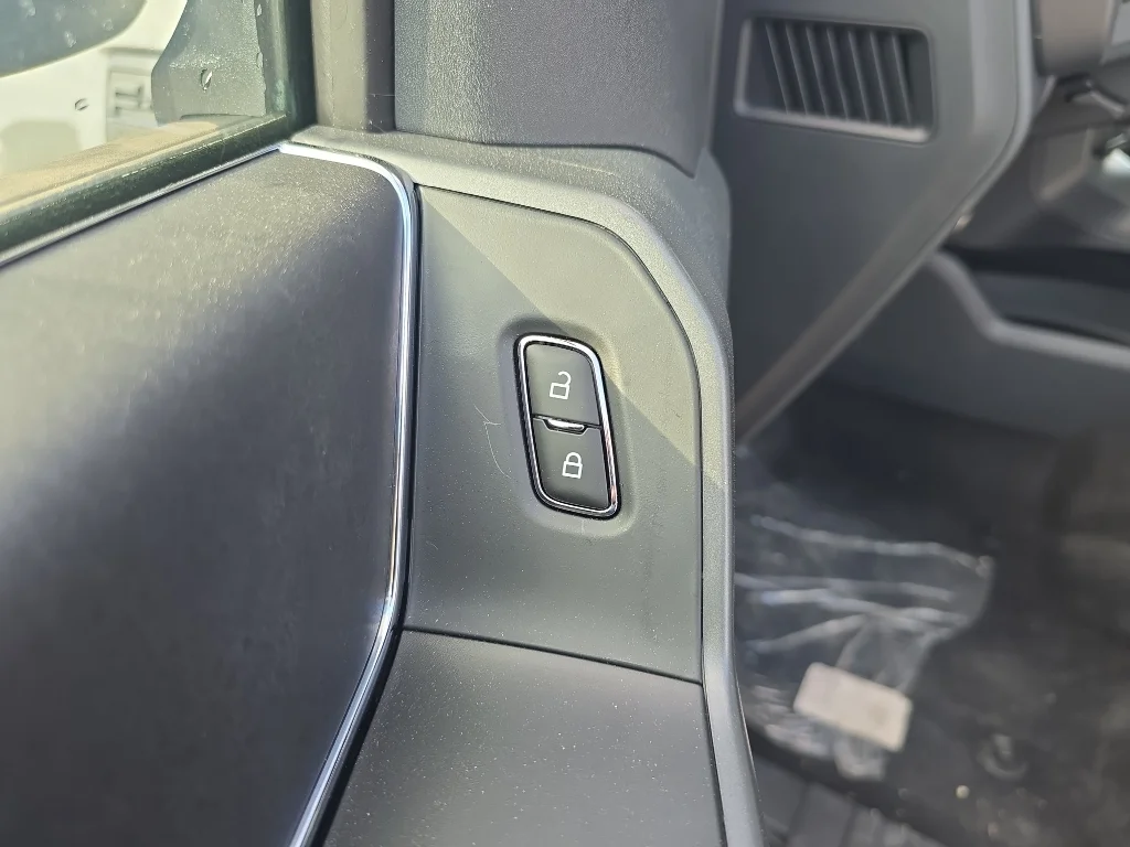 New 2026 Carbonized Gray Metallic Ford XLT image 13