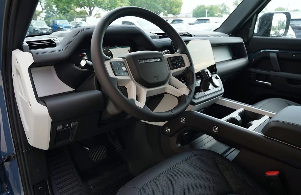 New 2026 Tasman Blue Land Rover X-Dynamic SE image 13