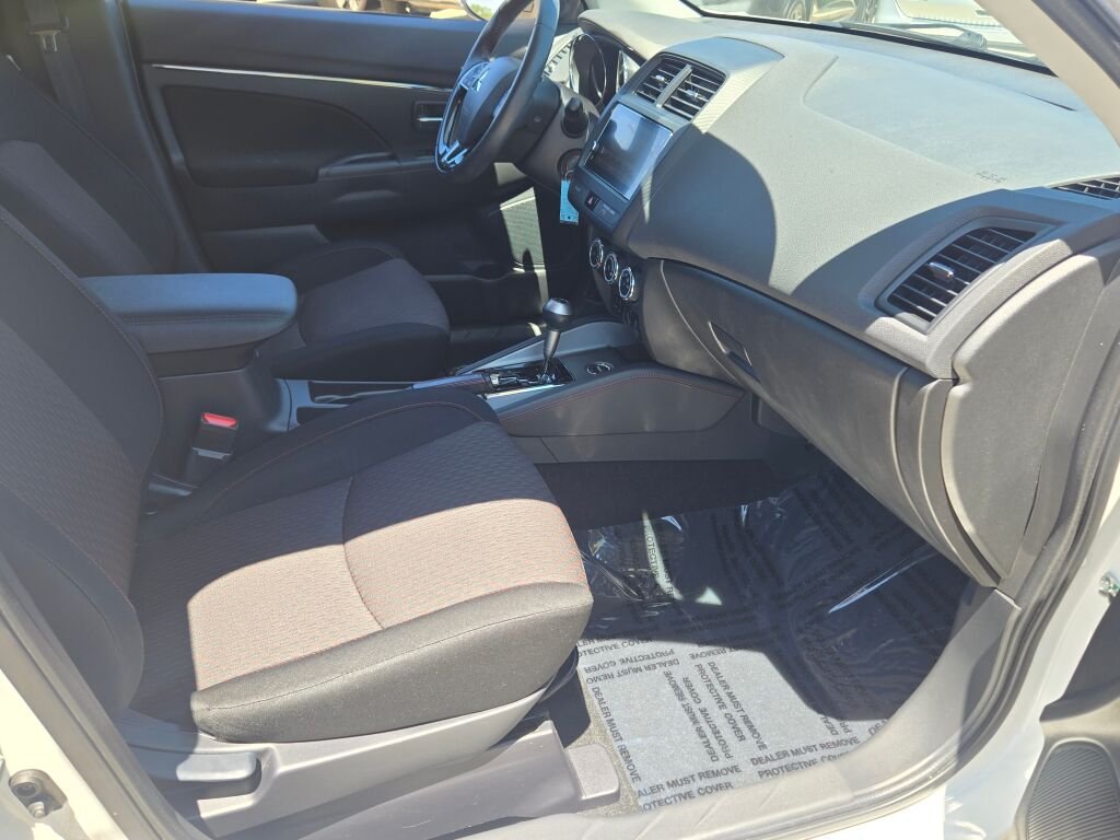 Used 2019  Mitsubishi 4WD**1 OWNER** image 4