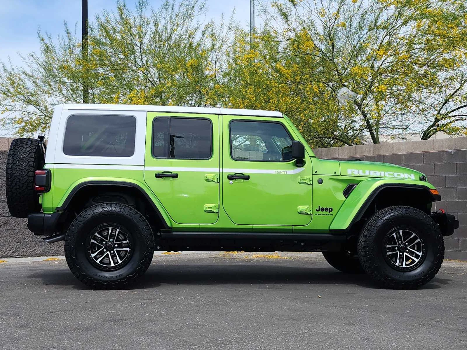 New 2026 Mojito Clear-Coat Exterior Paint Jeep Rubicon X image 10