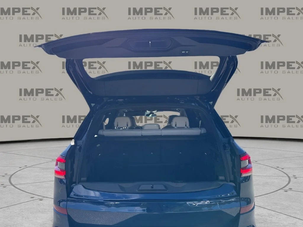 Used 2020 Blue BMW sDrive40i image 28