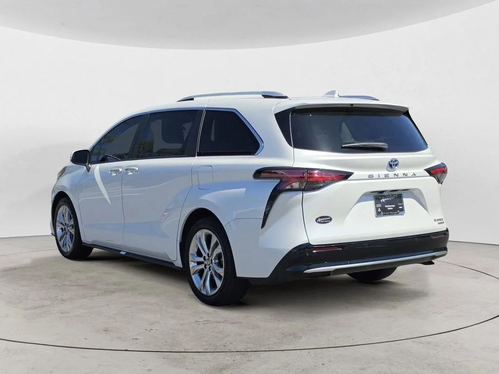 Used 2023  Toyota Platinum image 5