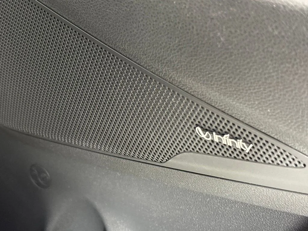 Used 2019 Red Hyundai Night image 16
