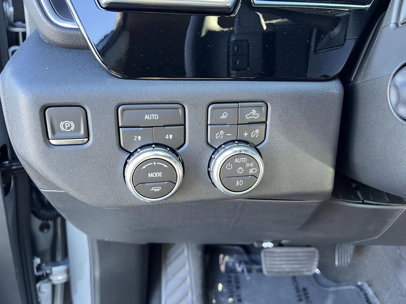 2026 GMC Sierra 1500 SLT - Photo 18