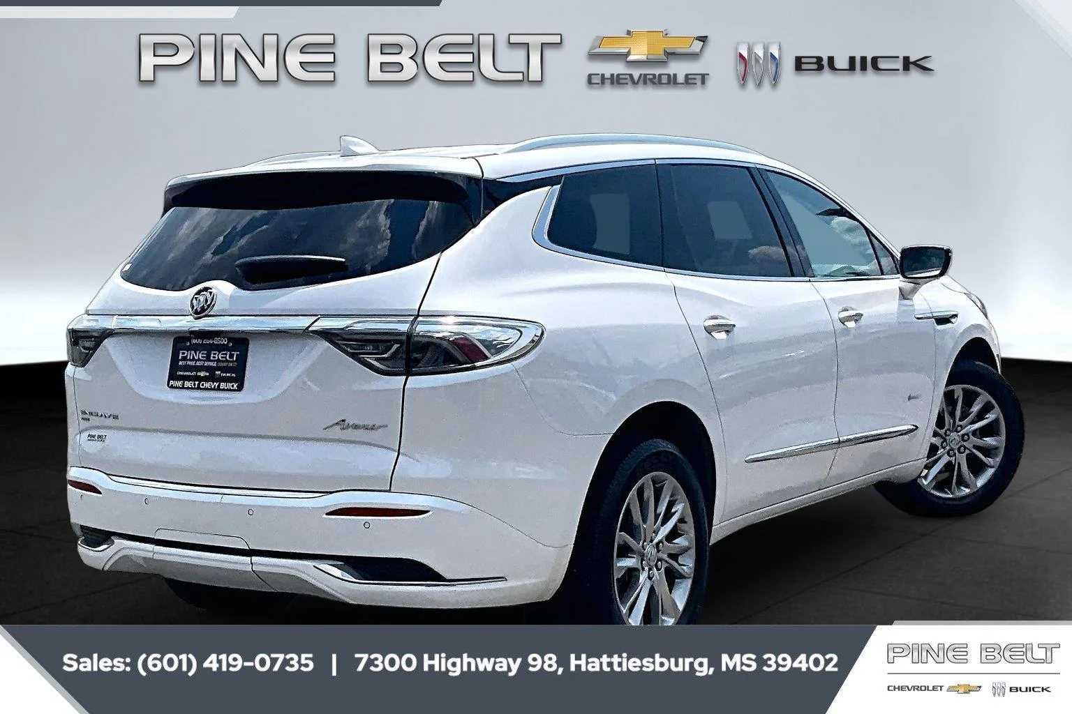 Used 2023 White Frost Tricoat Buick Avenir image 11