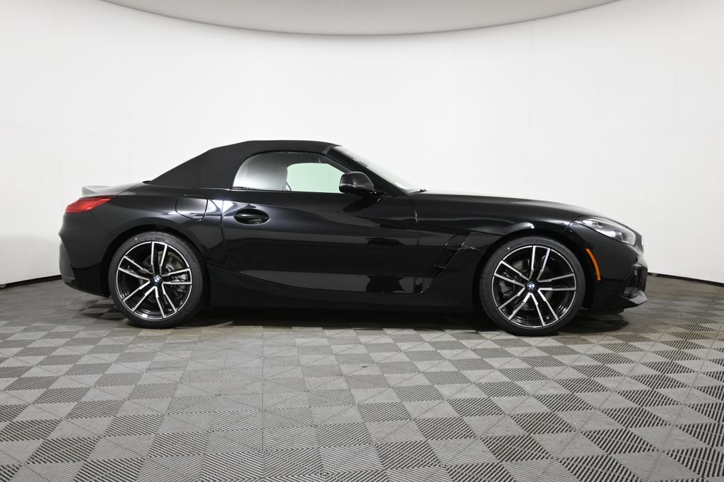 New 2026 Black Sapphire Metallic BMW sDrive30i image 9