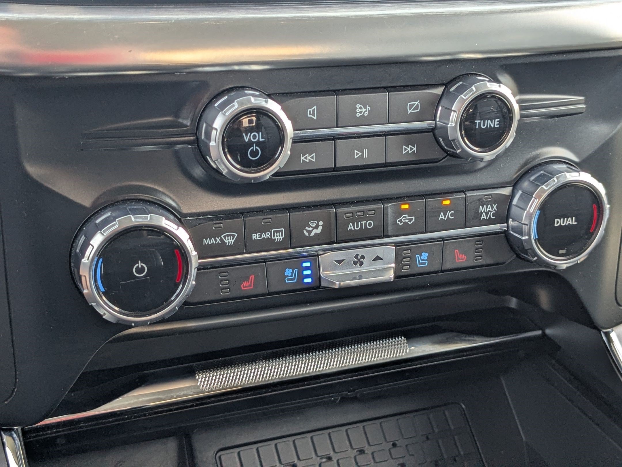 Used 2023 Oxford White Ford LARIAT image 26